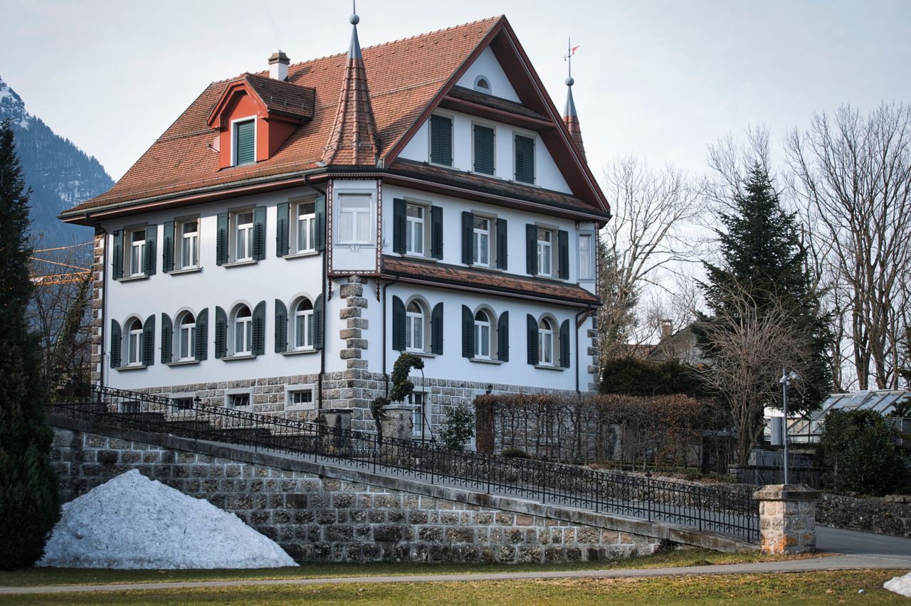 Elegant historic mansion with snow and scenic backdrop, perfect for winter travel.